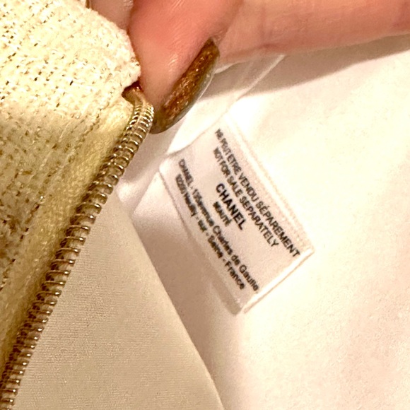 Chanel Cosmetic Case / Pouch - Picture 8 of 16